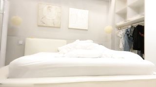 【69堂午夜视频】小骚逼欲拒还迎，娇羞迎接大屌暴插，刺激