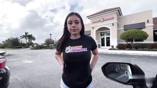 【69堂午夜视频】骚逼女友放学后就开始用骚穴来给我工作了我只好内射骚逼以作为报酬