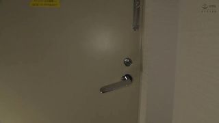 【69堂午夜视频】给男人带来地狱般的快感。暴露关节的淫秽女牛仔姿势，2