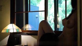 【69堂午夜视频】和女友在幽暗的灯光下做爱