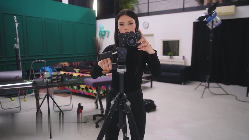 【69堂午夜视频】火热的警察把我抓紧禁闭室后用大屁股和骚逼对我进行拷问