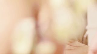 【69堂午夜视频】和两个丰腴白嫩嫩的漂亮妹子度假，打雪仗肉体摩擦受不了室内互相爱抚情欲旺盛三人行啪啪起伏抽插爽呆啊