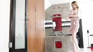 【69堂午夜视频】身材超级火辣的白皙丰满女神，跪爬销魂姿势挡不住听着大肉棒猛力插进去啪啪，激烈抽送碰撞嗷嗷浪吟