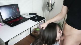 【69堂午夜视频】哥哥别玩游戏玩我吧_吃了半天鸡_操了没几下就射