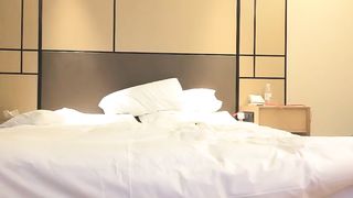 【69堂午夜视频】性感黑帽妹子，舌吻摸奶调情口交后入大力猛操