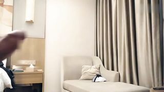 【69堂午夜视频】漂亮大奶小姐姐脚都发抖喊救命