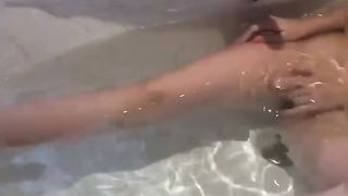 【69堂午夜视频】少妇是个宝谁用谁知道_北京大奶离异少妇_王洁琼_撩拨小男友性瘾大_舔屌拍下多部福利合集流出