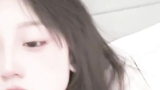 【69堂午夜视频】黑料吃瓜-20岁黑龙江女学生徐婉婷可爱女神模样敢想象背后靠卖贱卖自己的自慰视频为生