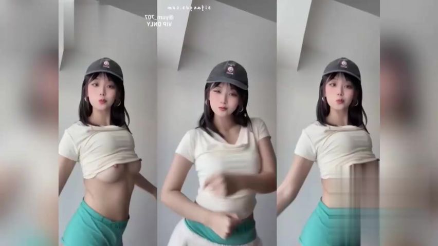 【69堂午夜视频】黑料吃瓜-前后双视角一个全裸一个未脱上帝般的视角推特反差博主玉米裸舞套图福利视频流出