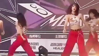 【69堂午夜视频】黑料吃瓜-台湾某跳舞女星被金主爆出私密视频黑森林包裹着骚逼极具诱惑露脸出镜展示风骚