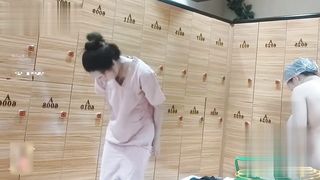 【69堂午夜视频】黑料吃瓜-温泉会所偷拍身材不错的丸子头纹身小姐姐跟着小姐姐的镜头探寻女浴室的秘密女浴室稀缺资源曝光