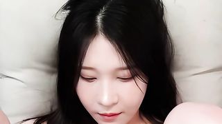 【69堂午夜视频】黑料吃瓜-细腰美腿韩国美女主播乳液抹胸油光程亮揉捏柰子娇喘呻吟浴缸湿身诱惑