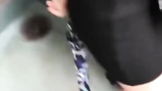 【69堂午夜视频】大白天来到楼梯道光屁屁在地上被无套输出 最后口爆吃精 一点不剩 好反差