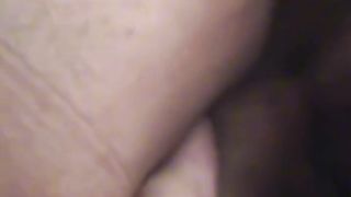 【69堂午夜视频】大白天来到楼梯道光屁屁在地上被无套输出 最后口爆吃精 一点不剩 好反差