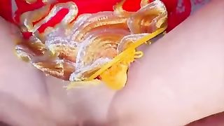 【69堂午夜视频】大神跨年夜让我姐穿上独特中式服装实现双洞齐插，水都喷我脸上来了