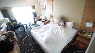 【69堂午夜视频】这荡妇一撩头发 鸡巴硬得发红 操她的时候她浪得像母狗发骚 淫水流得满腿都是