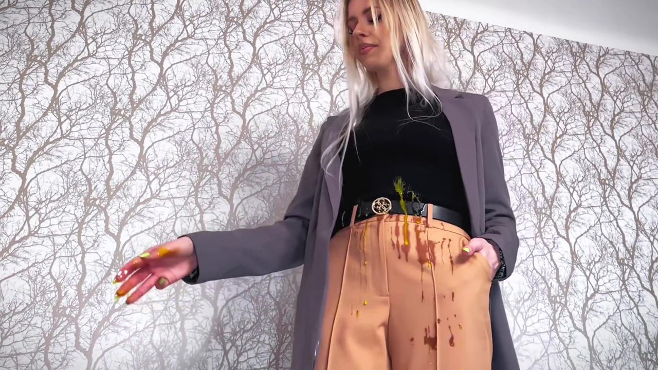 【69堂午夜视频】凌乱的骚逼道具突然之间性瘾爆发无法抑制只好让大鸡巴来帮忙解决