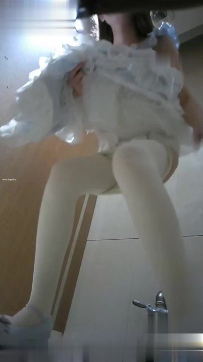 【69堂午夜视频】黑料吃瓜-大神12月高清厕拍_高颜值嫩妹入厕_萝莉泡泡裙_极品夜场女_质量真的太高.mp4