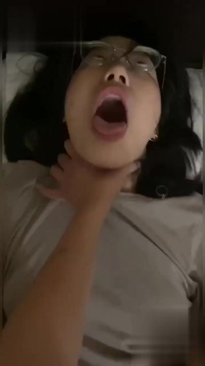 【69堂午夜视频】黑料吃瓜-小美女射嘴里_贵州民族大学素颜学生妹张语佳跪地口爆！校园妹绝不是吃素的.mp4