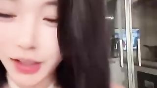 【69堂午夜视频】黑料吃瓜-抖音376W粉丝博主_陈佳琪_直播被猫咪脱衣漏奶_粉嫩乳贴及白嫩乳房真是超养眼