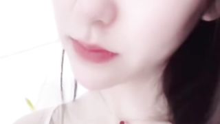 【69堂午夜视频】黑料吃瓜_抖音10W粉网红_77_日常号_直播时意外走光被录屏_引起直播间一群狼友的垂涎_网友称：这都是故意的