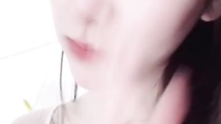 【69堂午夜视频】黑料吃瓜_抖音10W粉网红_77_日常号_直播时意外走光被录屏_引起直播间一群狼友的垂涎_网友称：这都是故意的