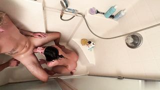 【69堂午夜视频】洗澡的时候骚逼就不老实勾引我她终于让我成功的后入操逼射精了