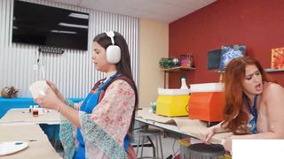 【69堂午夜视频】边和男友打电话边和他朋友做有氧运动