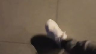 【69堂午夜视频】绿帽男爱玩刺激的，在公园露出，在男次所啪啪。