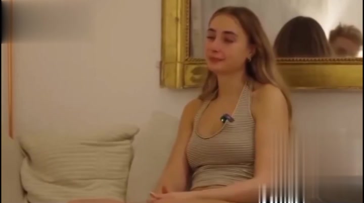 【69堂午夜视频】黑料吃瓜-23岁女网红一天嘿咻101人帮男粉吞吐浓精百人斩后才知道口交会染艾滋泣不成声