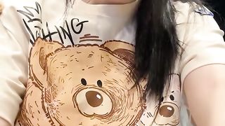 【69堂午夜视频】黑料吃瓜-众人心心念念的裸聊少女来了眼镜少女跟男友玩裸聊裸聊视频泄密少女的乳头勃起能胜过一切情话