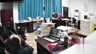 【69堂午夜视频】黑料吃瓜-四川达州铭任园高中男老师勾引学生办公室调情监控全程拍摄真是人前教书人后育人啊