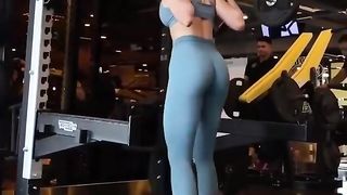 【69堂午夜视频】黑料吃瓜-土豪的尤物小女友身材健美的小萝莉健完身跟大哥一起享受后入的快乐健身房演变成炮房