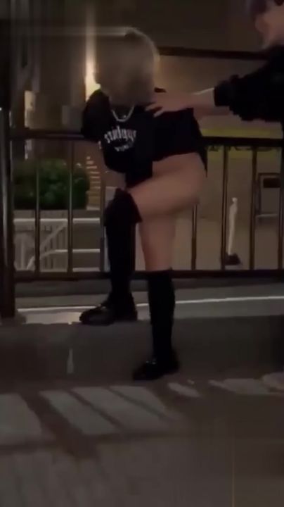 【69堂午夜视频】黑料吃瓜-日本街头混混欺凌美少女铁链锁住少女后强势将其扣逼不堪入目即使大喊亚卖带也没用