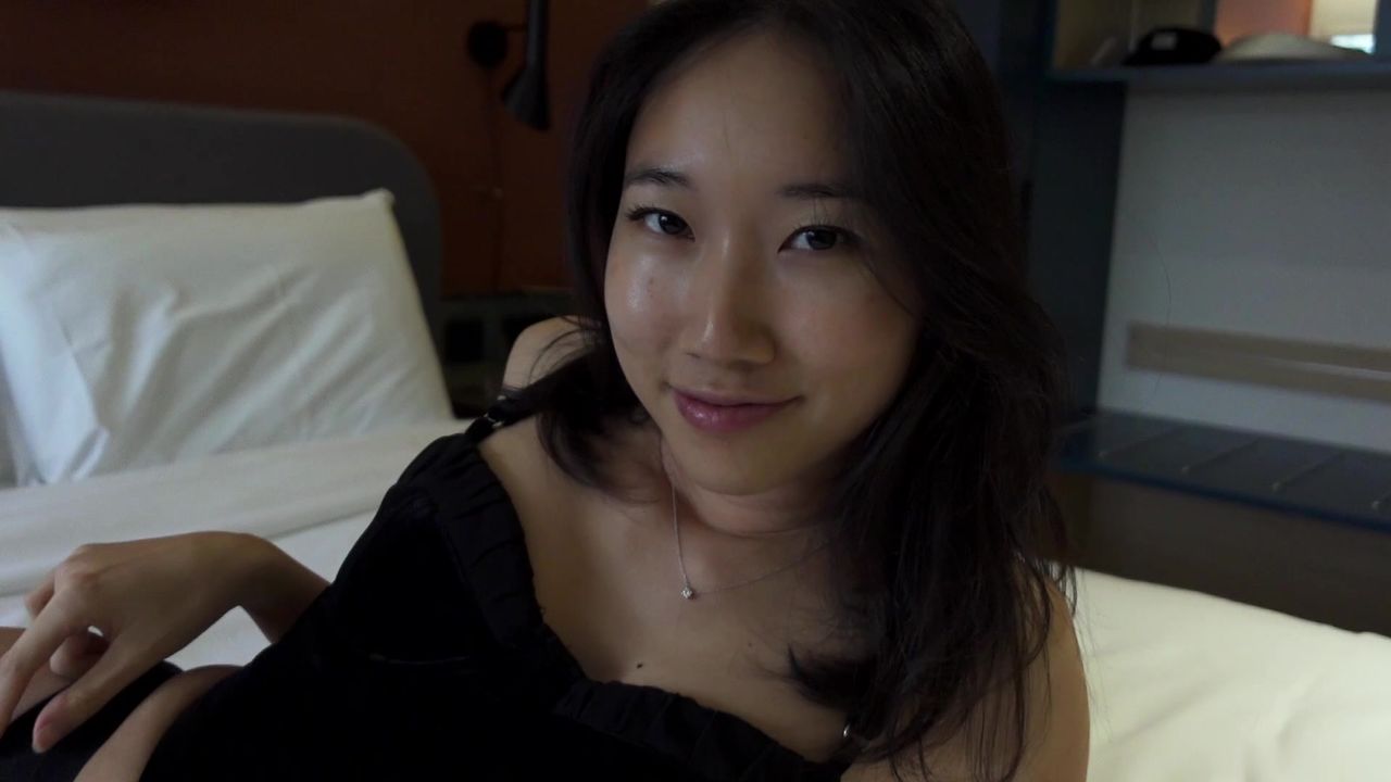 【69堂午夜视频】少妇白浆直流 淫叫不断 还把精子吃下去美容养颜