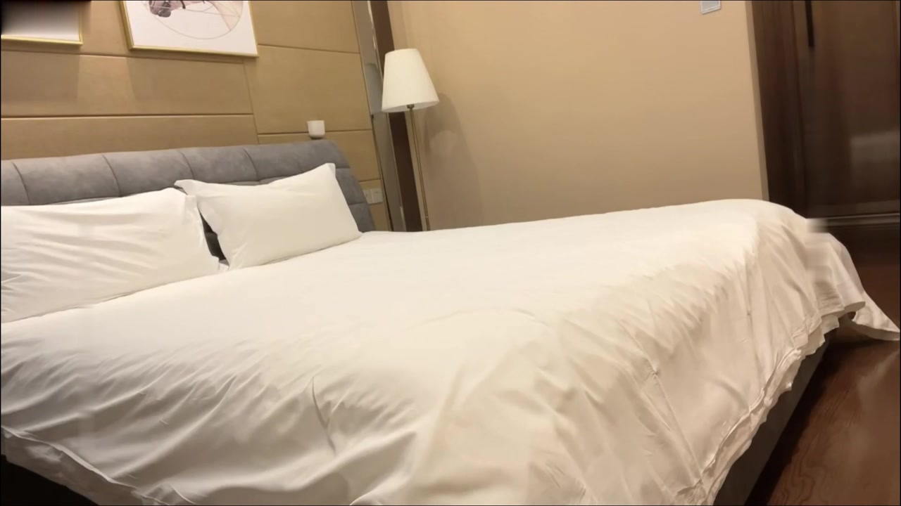 【69堂午夜视频】年度泡良狗血大剧，唯一的一场做爱，老公贡献娇妻给人玩