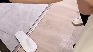 【69堂午夜视频】牛仔短裙下湿逼露，鸡巴硬干她内射，爽得她尖叫求操烂。