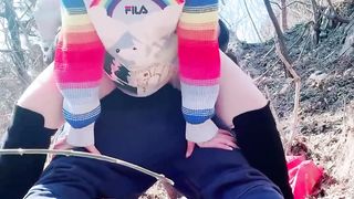 【69堂午夜视频】骚货户外抠逼心痒难耐找了男人野战，被一顿狂艹内射