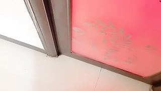 【69堂午夜视频】吃饭时大奶少妇前来，各种勾引下直接进房间激情啪啪，无套后入猛艹，简直爽翻天