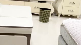 【69堂午夜视频】会喷水的亲姐姐把工装OL的气质姐姐拴着狗链调教，口塞像母狗一样，小穴全湿中出内射