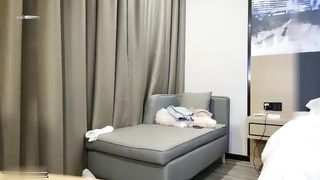 【69堂午夜视频】啊啊不行了身材高挑小穴粉嫩在沙发女上位骑乘主动啪啪打桩被小哥操的呻吟连连