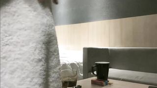 【69堂午夜视频】江南温婉女神沙发干到一半激烈时隔壁敲门吓得够呛花式啪啪满足小姐姐