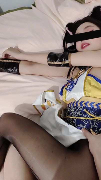【69堂午夜视频】穿上cos服装的小学妹让我内射