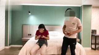 【69堂午夜视频】约炮兔牙美眉娇俏可爱换位深插内射溢出要吃紧急避孕药