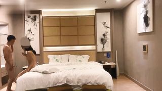 【69堂午夜视频】酒吧上班的兼职妹红唇少女欲火难耐紧致花茎吞精不停