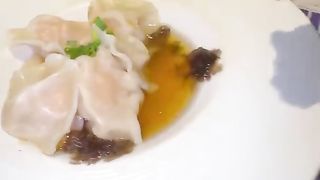 【69堂午夜视频】元宵节约上亲姐一起去吃日料，亲姐趴在桌子底下帮我口爆