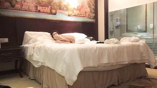 【69堂午夜视频】刚下海极品包臀裙少妇，生意失败刚离婚少妇兼职外围