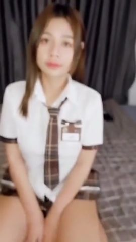 【69堂午夜视频】制服嫩妹，口交后入抽插被怼的骚交不停最后射了一满逼