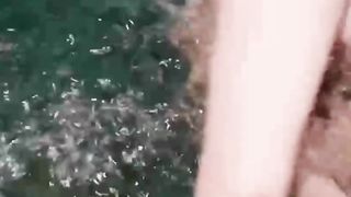 【69堂午夜视频】周末又带妹妹泡澡，这次直接在户外按在地上强制内射，不愿意也得愿意！彻底让她堕落成淫荡的骚逼！