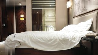 【69堂午夜视频】皮肤雪白身材高挑，还自带黑丝，会深喉各种姿势都能配合，叫声非常好听表情也很享受